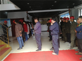 万宇快讯：苏州万宇钢结构董事长祝云武亲自为公司员工培训安全消防知识会议